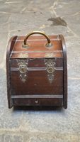Seau à charbon ancien en bois avec ornements laiton