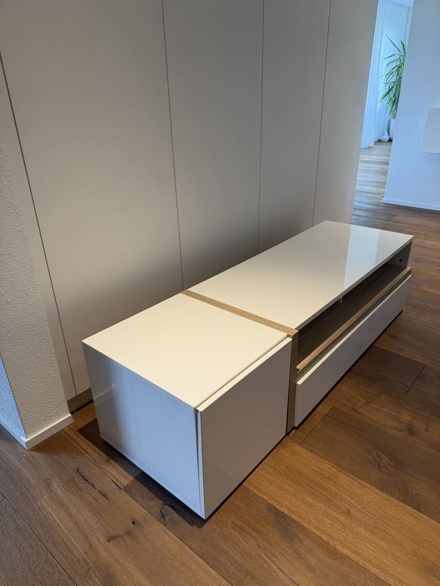 Mobili TV: Sideboard/TV-Möbel weiss mit Holz – Usato da Rütihof venduto da phinili 1