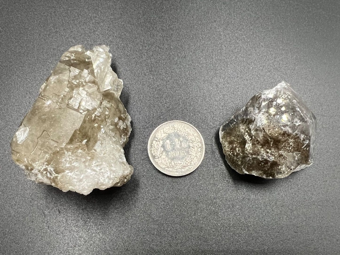 Minerali & Pietre curative: Lot à 2 Stk. Phantomquarzscherben – Nuovo (secondo la descrizione) da Holderbank SO venduto da swiss-minerals