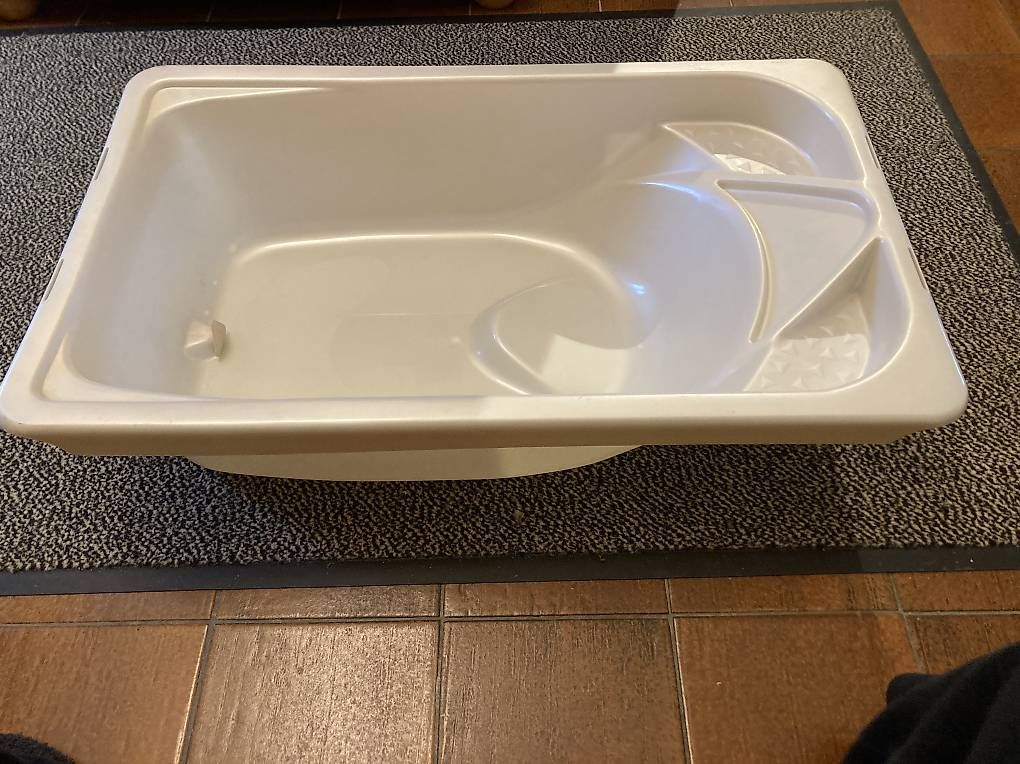 Tout pour le bain: Baignoire bébé  – D'occasion à Lutry par dom_nps7
