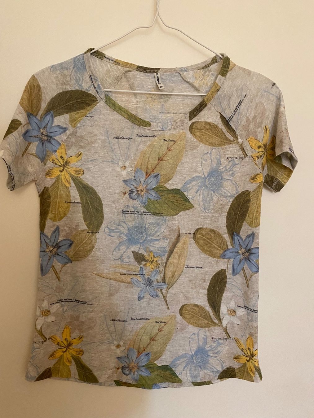 Stradivarius T-shirt: Stradivarius T-Shirt Grösse S – Usato da Cham venduto da Eliissa 3