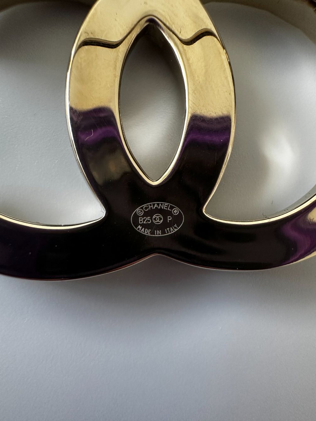 Spille & Fermagli: New Chanel CC brooch – Nuovo e nell'imballaggio originale da Lugano venduto da juledo 2