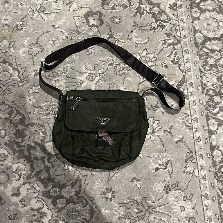 Sacs femmes: Prada Tasche – D'occasion à Hettiswil par mat_8jyn