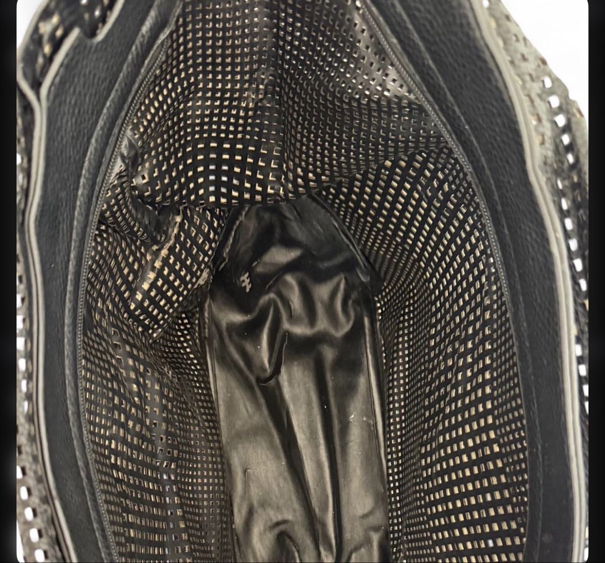 Taschen: Black perforated leather tote bag with adjustable straps #le – Gebraucht aus Zürich von onlyifashion 1