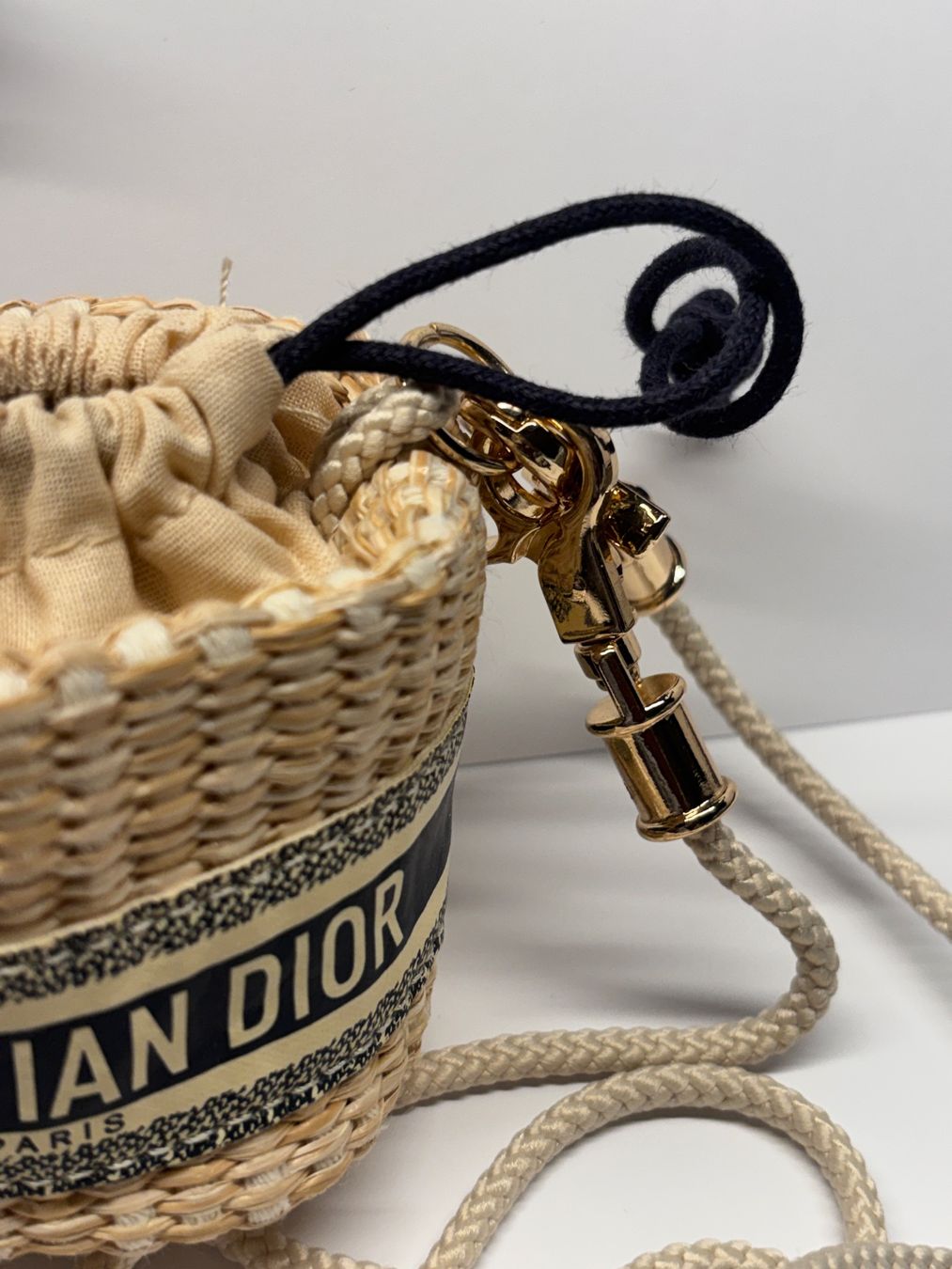 Dior Custodie per cosmetici: Gwp  Dior Paris mini Stroh Beutel Neu mit Karton – Nuovo (secondo la descrizione) da Oberwil BL venduto da daniellea_k 2