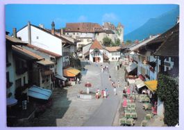 Gruyères - Rue principale avec le Château