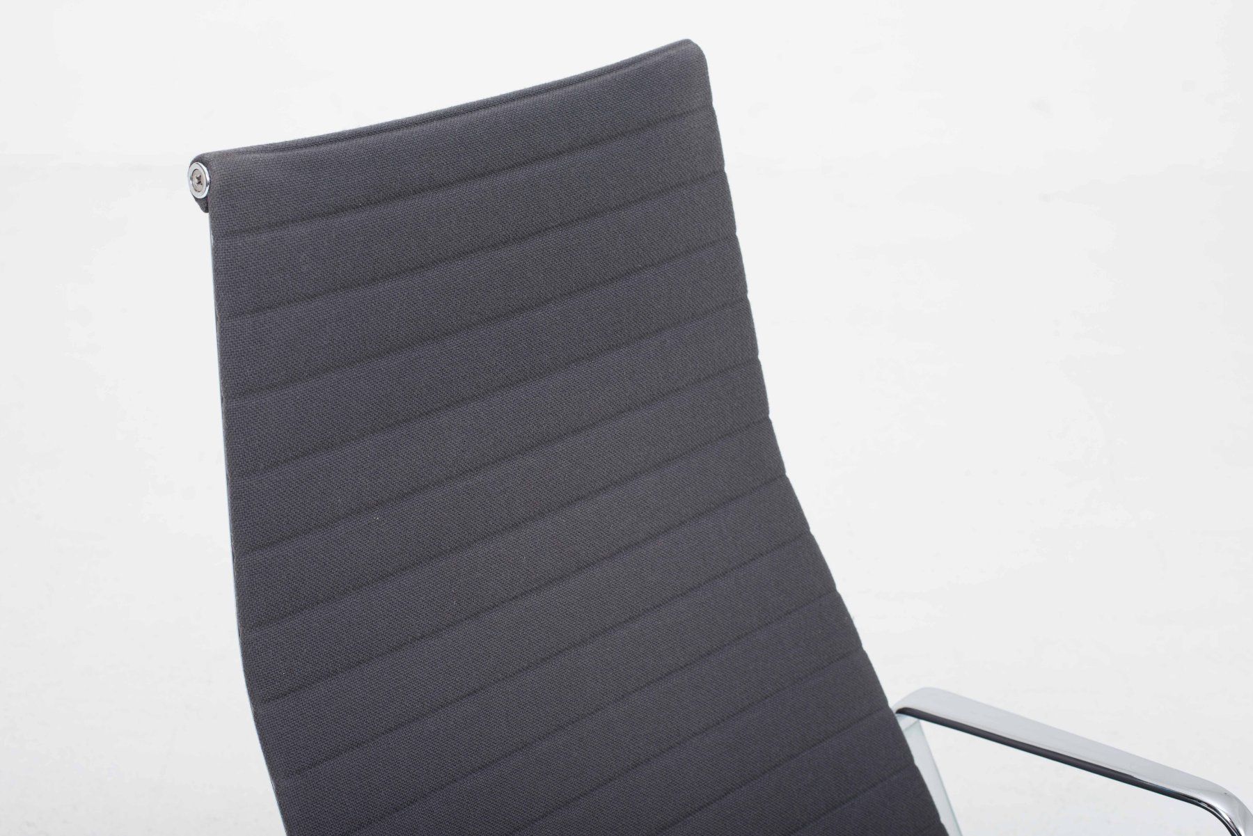 Vitra Poltrone: Vitra EA 124 Sessel von Charles & Ray Eames in grauem Hopsak – Usato da Zürich venduto da STUZH38 5