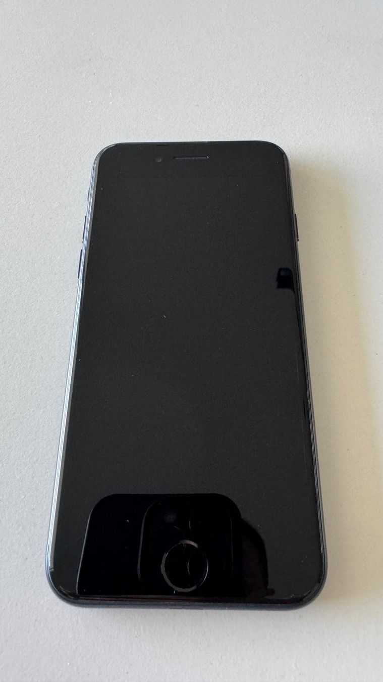 Apple Telefoni cellulari / Smartphones: IPhone SE 3. Gen 2022 / 64GB / 100% – Usato da Kreuzlingen venduto da kaizo