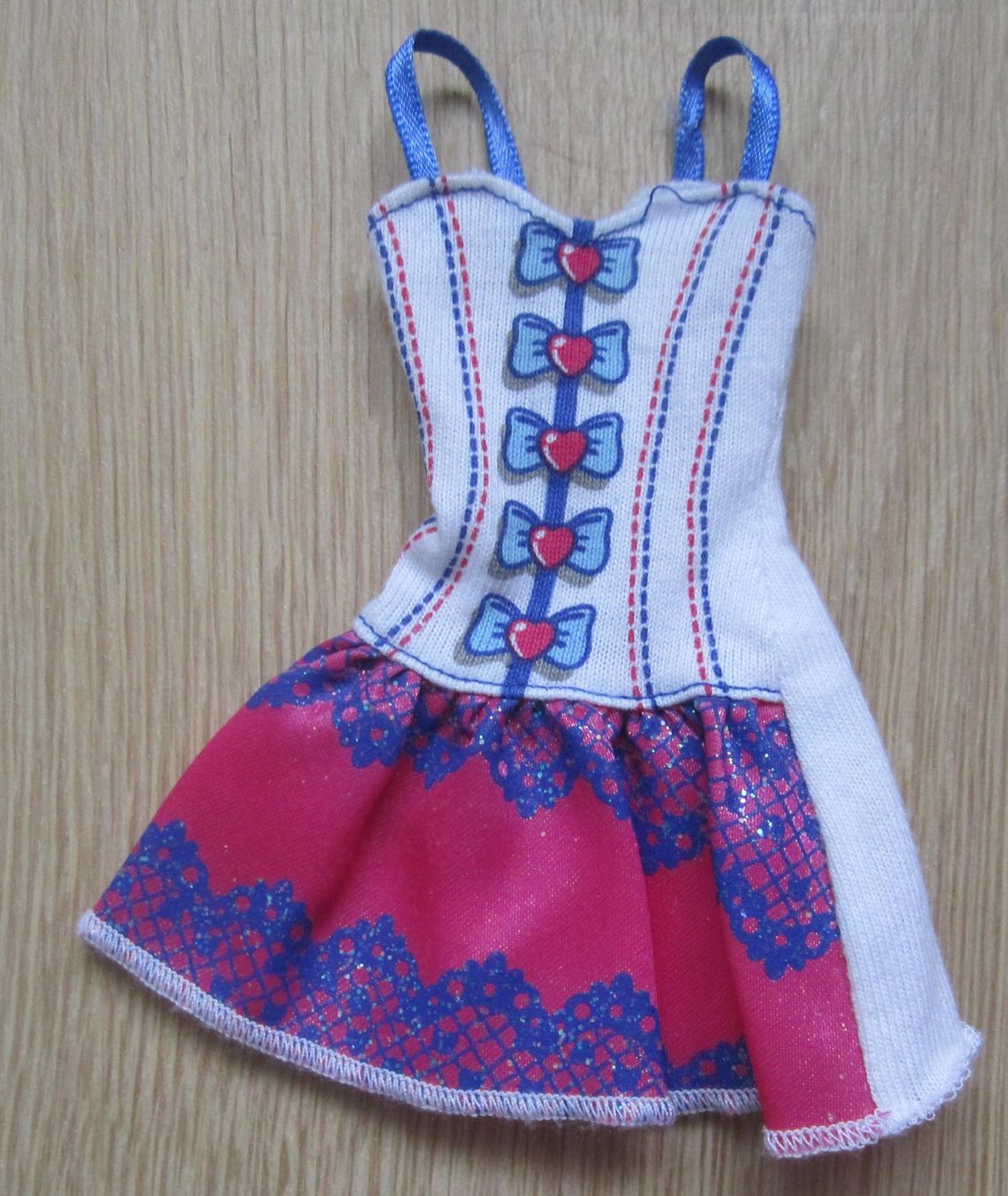 Bambole: Barbie Folklore Kleid x7845 – Usato da Wohlen AG venduto da salamanderspielwaren