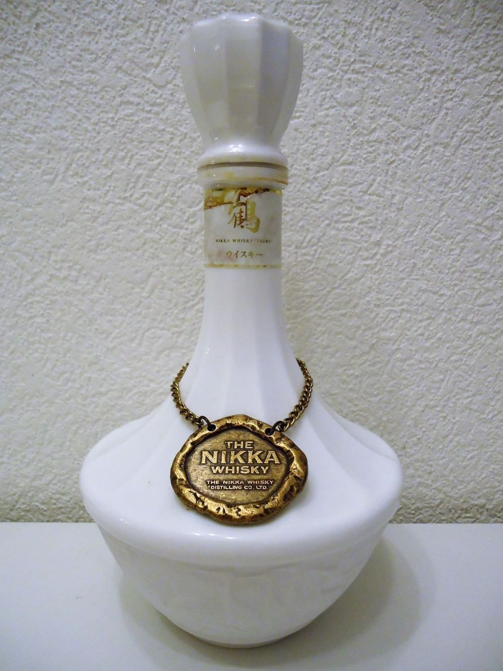Suntory Bevande alcoliche: Alter Nikka Tsuru 17Y Keramik Decanter – Nuovo e nell'imballaggio originale da Elsau venduto da Rumsammler