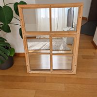 Antikes Holzfenster mit Spiegeln