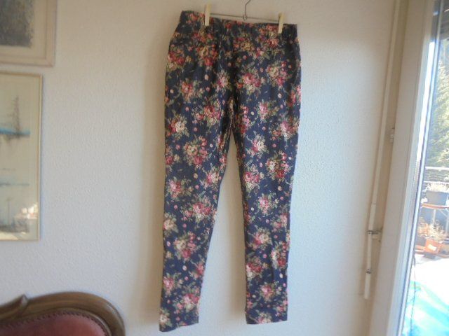 Jeans: Jeans mit rosa ROSEN  Gr. 40-42 – Nuovo (secondo la descrizione) da Hinwil venduto da Glasperlen 1