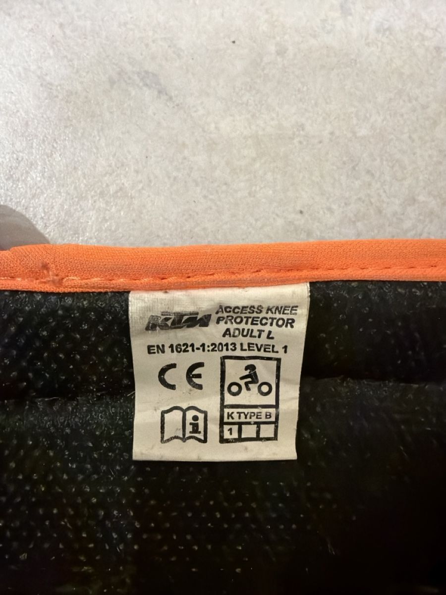Schutz & Schoner: KTM Knieschoner – Gebraucht aus Wängi von MP-Motorsport 2