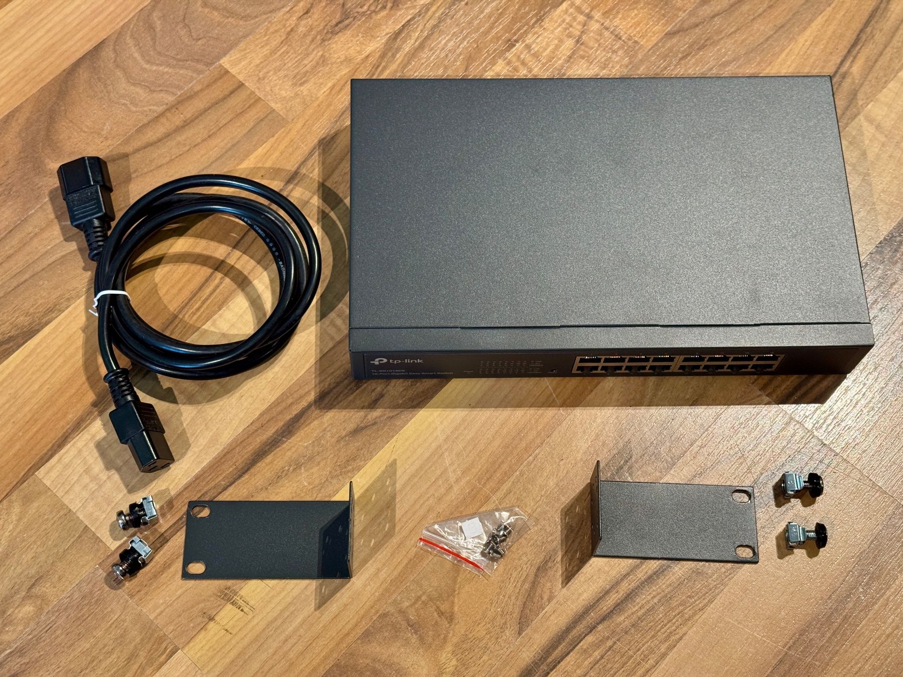 Hub & Switch: TP-Link TL-SG1016DE, 16 Port Gigabit Easy Smart Switch – Usato da Meierskappel venduto da fs6344 1