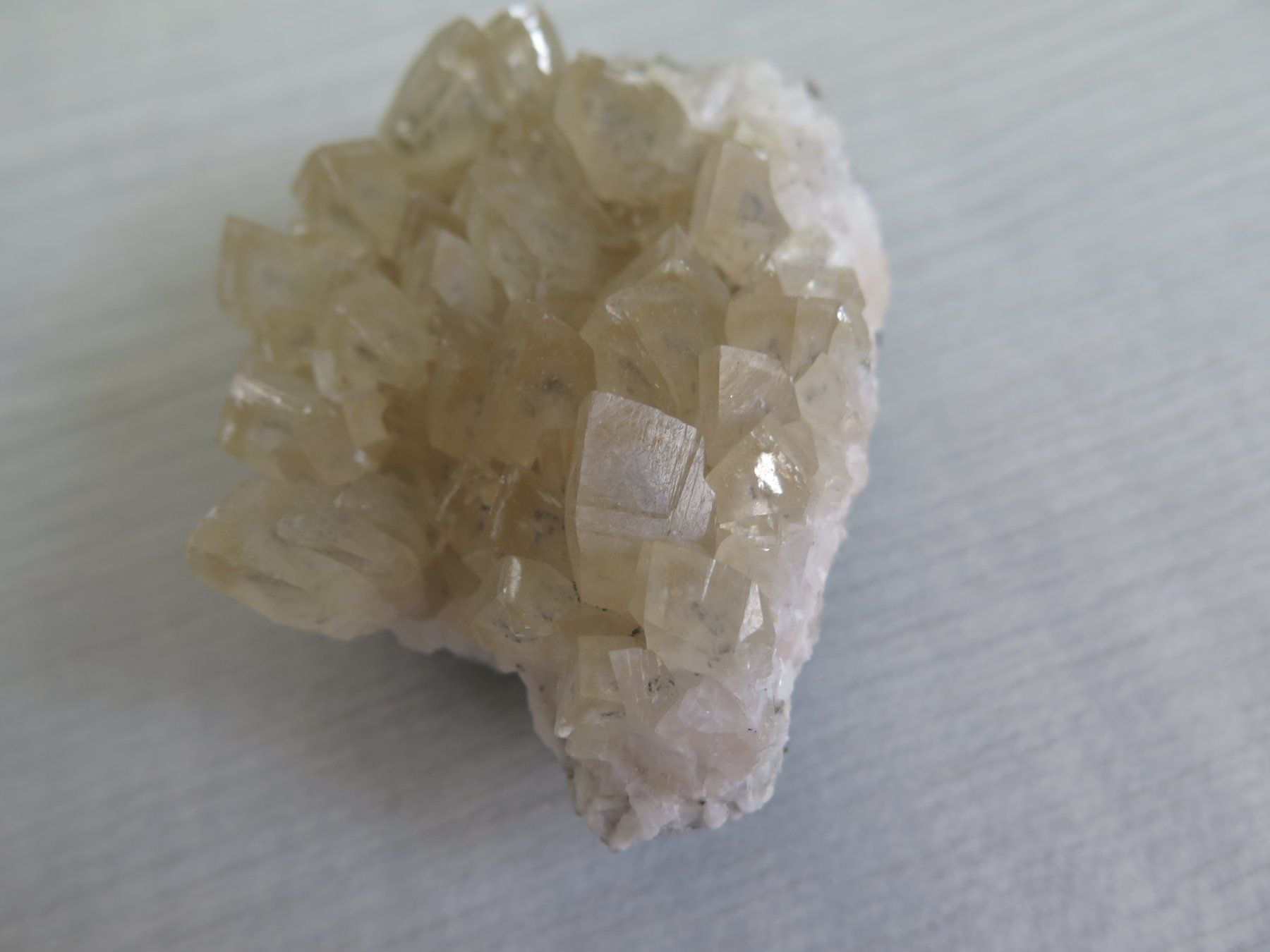Minéraux & Lithothérapie: Calcit Stufe mit Phantombildungen – D'occasion à Schaffhausen par Yamakana51L8736OQ8 7