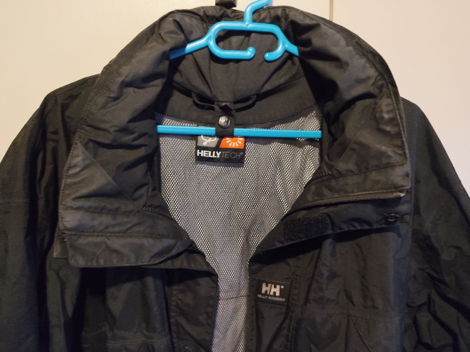 Helly Hansen Jacken: Helly Hansen Helly Tech Regenjacke Schwarz XL – Gebraucht aus Rothrist von SiddharthaMoon 3