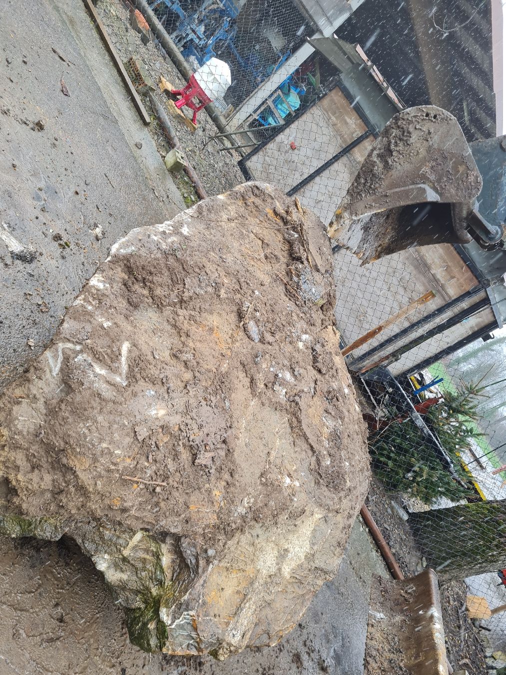 Steine & Dachziegeln: Stein, Findling – Gebraucht aus Retschwil von fa-trade 4