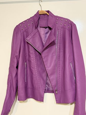 Kunstlederjacke Damen lila mit Nieten gross geschnitten!