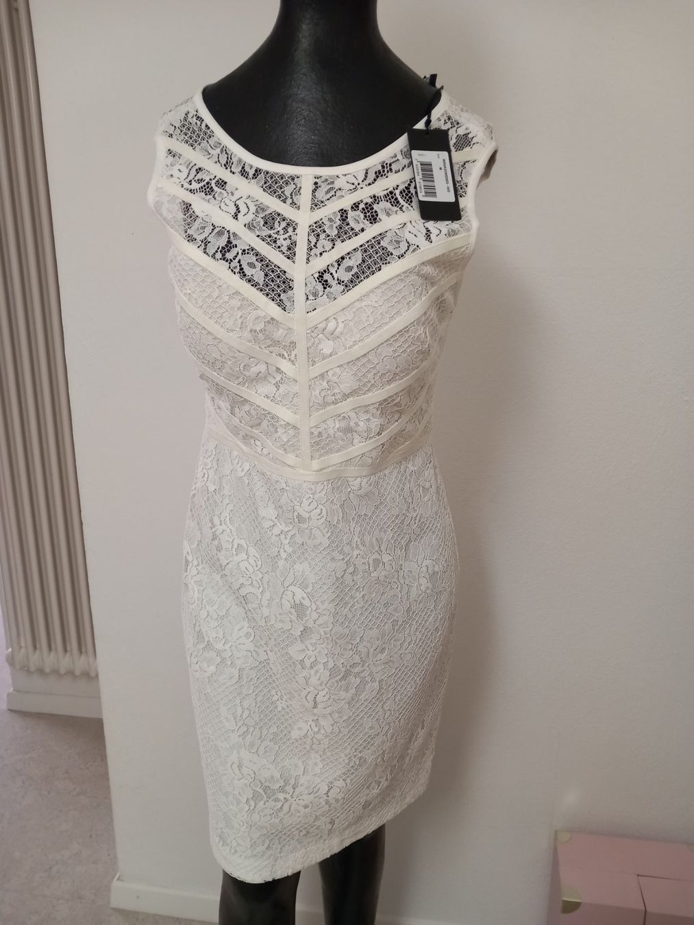 Guess Vestiti: Cocktailkleid GUESS Neu – Nuovo e nell'imballaggio originale da Triengen venduto da angel112