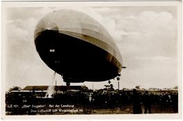 Luftschiff Graf Zeppelin bei der Landung