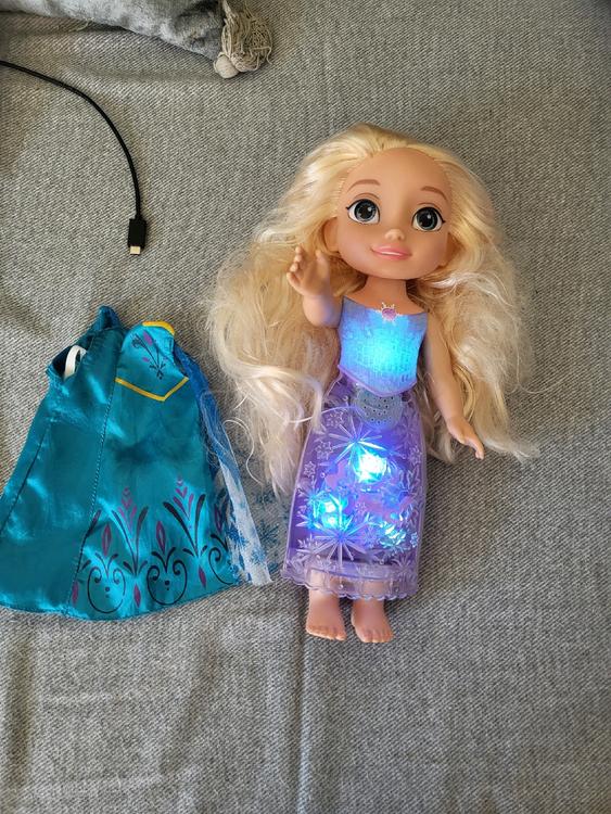 Elsa Puppe singend mit Kleid Leuchtend 