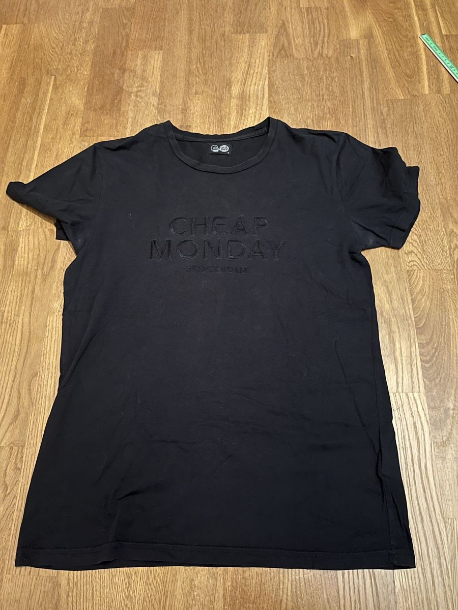 T-shirt: T-Shirt Cheap Monday – Usato da Bern venduto da sel_2j9q
