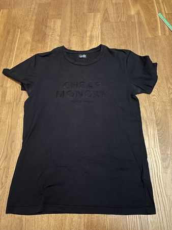 T-Shirt Cheap Monday
