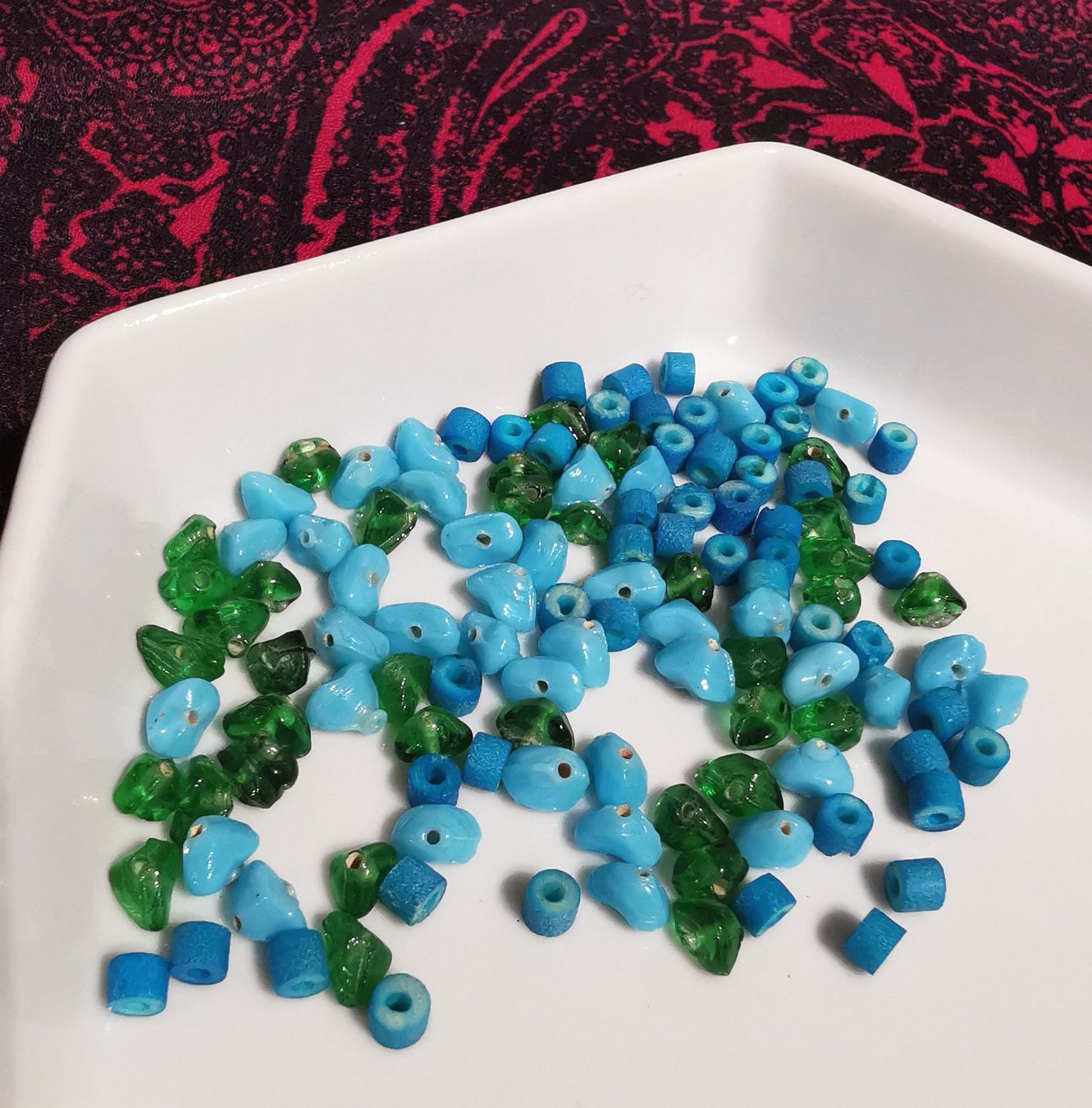 Perle (finte): Acrylperlen blau/grün – Nuovo (secondo la descrizione) da Obergerlafingen venduto da Sigus