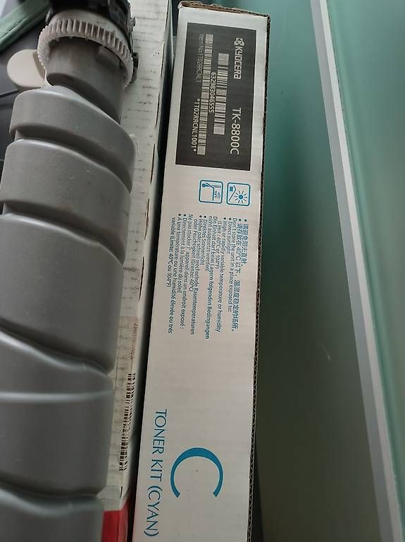 Kyocera Cartucce per stampanti & toner: Kyocera Toner TK-8800K und TK-8800C – Nuovo e nell'imballaggio originale da Strengelbach venduto da Lerch05