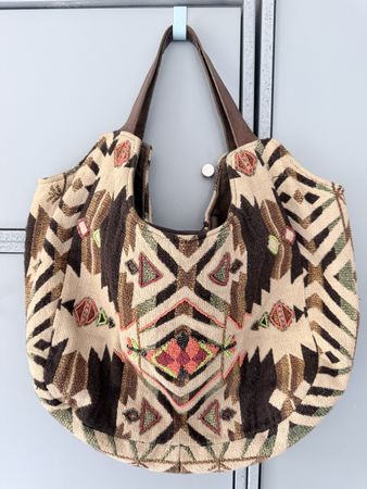  Kunstvoll mit Perlen bestickter Shopper aus Indien 