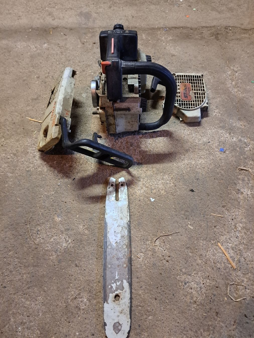 Stihl Seghe: STIHL Motorsäge D20T defekt – Difettoso da Ricketwil (Winterthur) venduto da Martin8406 1