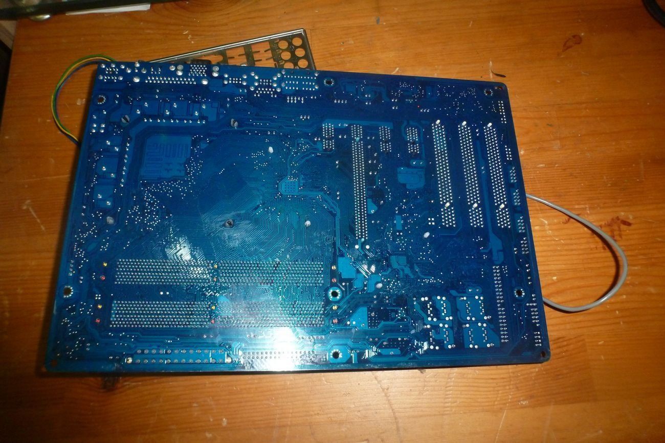 Cartes mère: Gigabyte GA-P35-DS3L Multi-Core CPU DDR – D'occasion à Emmen par newcar4you 3
