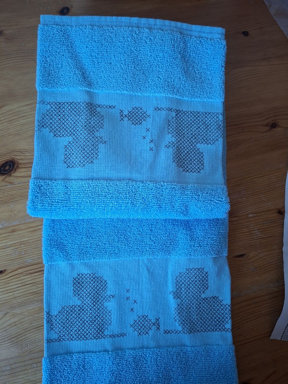 Serviettes de bain: Kit à broder – Neuf avec emballage d'origine à Cournillens par masoeur