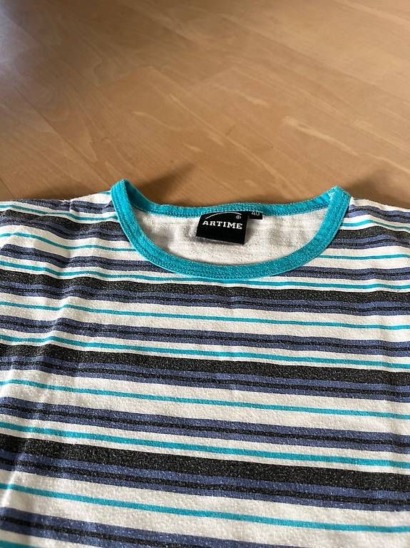T-shirt: blau/weiss gestreiftes T-shirt – Usato da Luzern venduto da nad_2my8 1