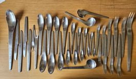 Couverts Arne Jacobsen, pour trois personnes (36p)