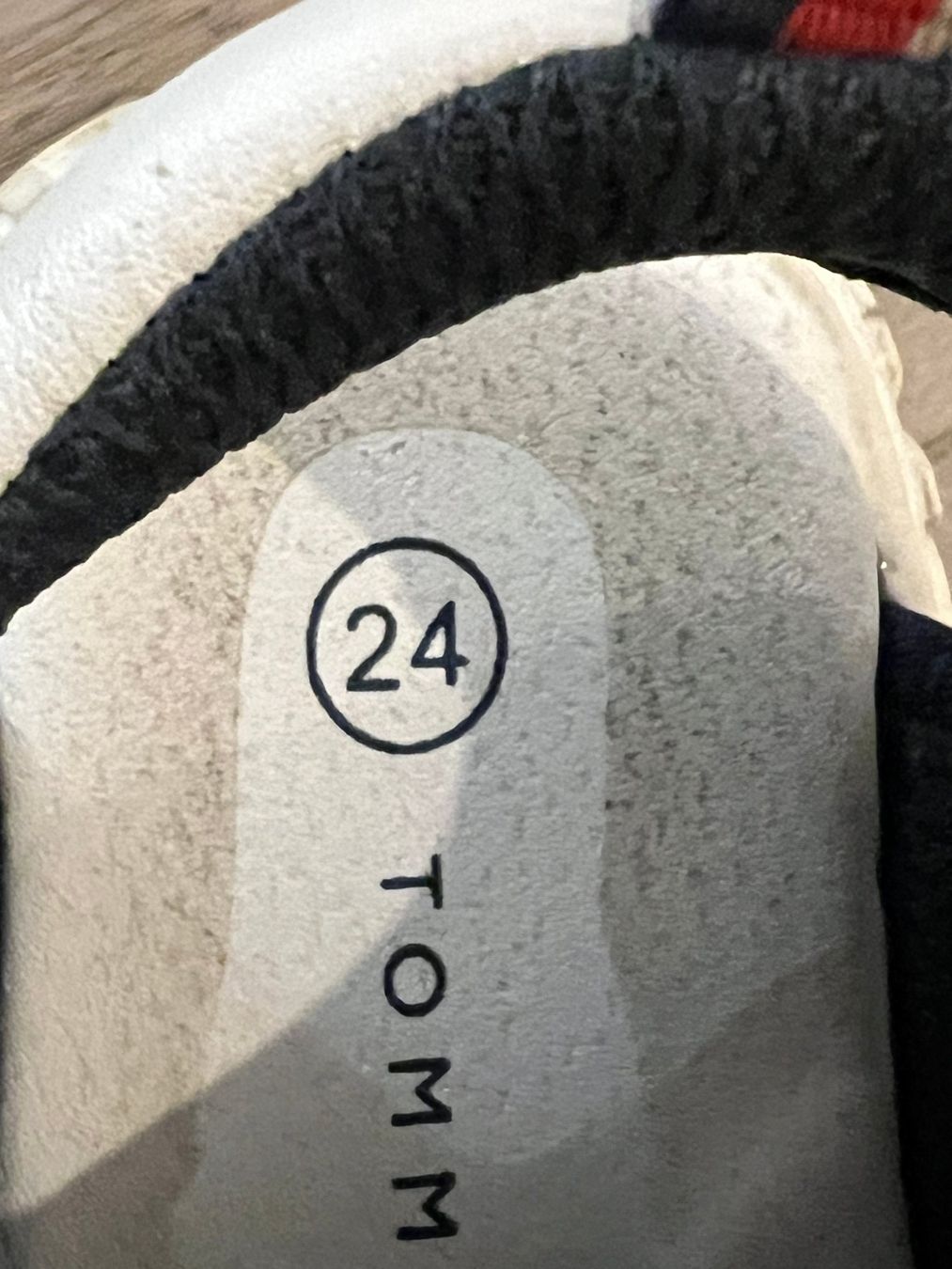 Tommy Hilfiger Scarpe per ragazzi: Tommy Hilfiger Sandalen Gr. 24 – Usato da Dietlikon venduto da Vanilya 4
