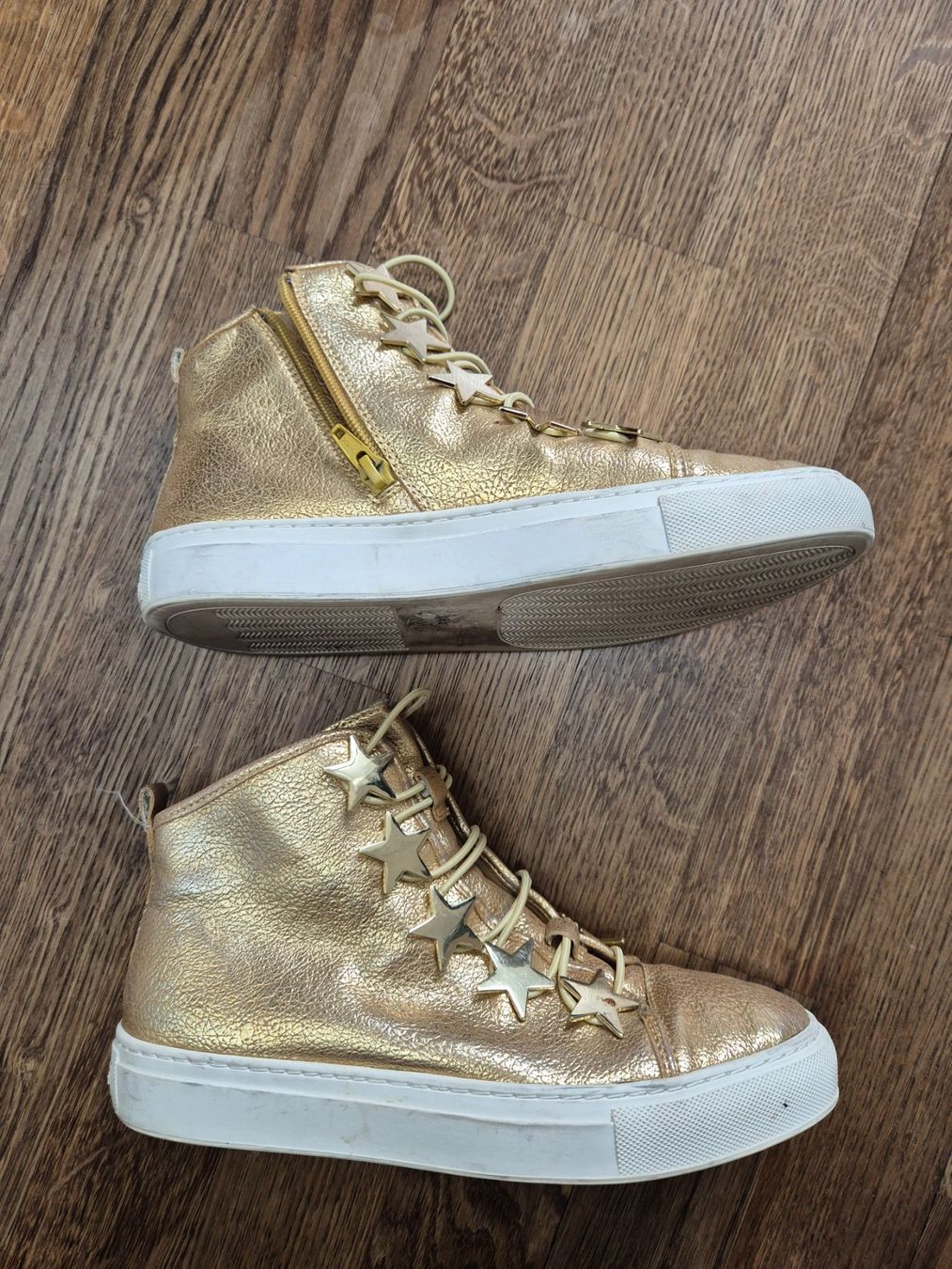 Scarpe da donna: Katy Perry gold sneakers – Usato da Zürich venduto da monadiederich