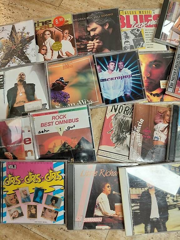 CDs: Div. CDS – D'occasion à Bellikon par Anithom