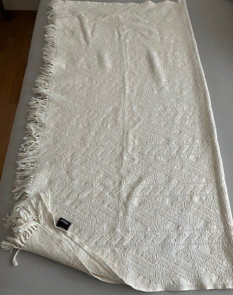 Pfister Coperte: Couverture  Pfister crème franges décoratives – Usato da Gampelen venduto da Mari60