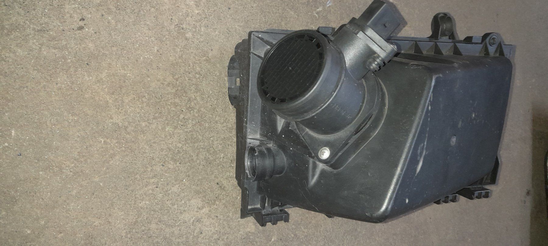 Tutti pezzi di ricambio auto: Luftfilterkasten Golf4/Bora – Usato da Cham venduto da vento9 1