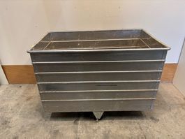 Transportwagen aus Aluminium auf 4 Rollen