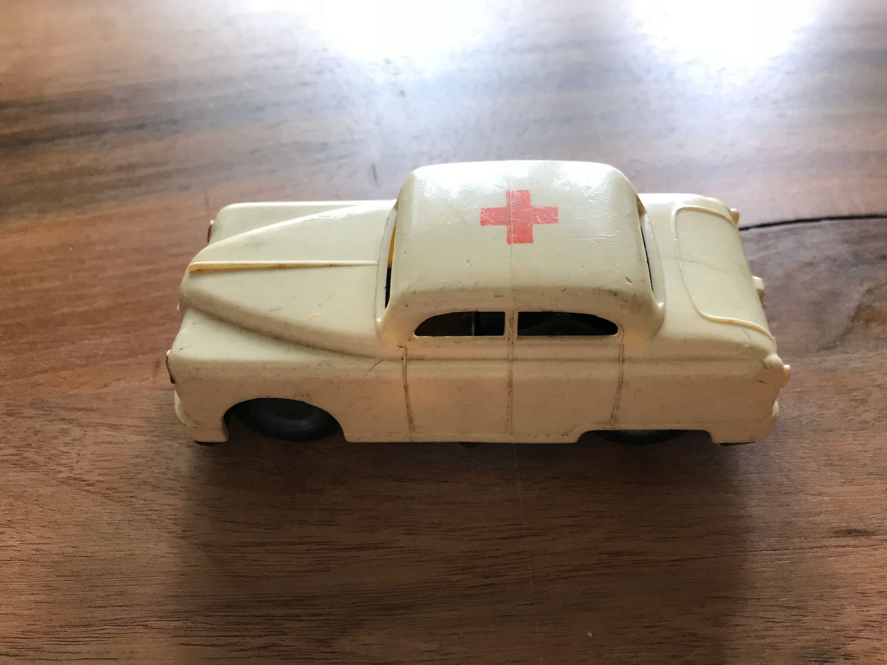 Giocattoli: Ambulanz Arzt Foreign Bakelit + Metall – Usato da Kerzers venduto da tisyayasuBE 3