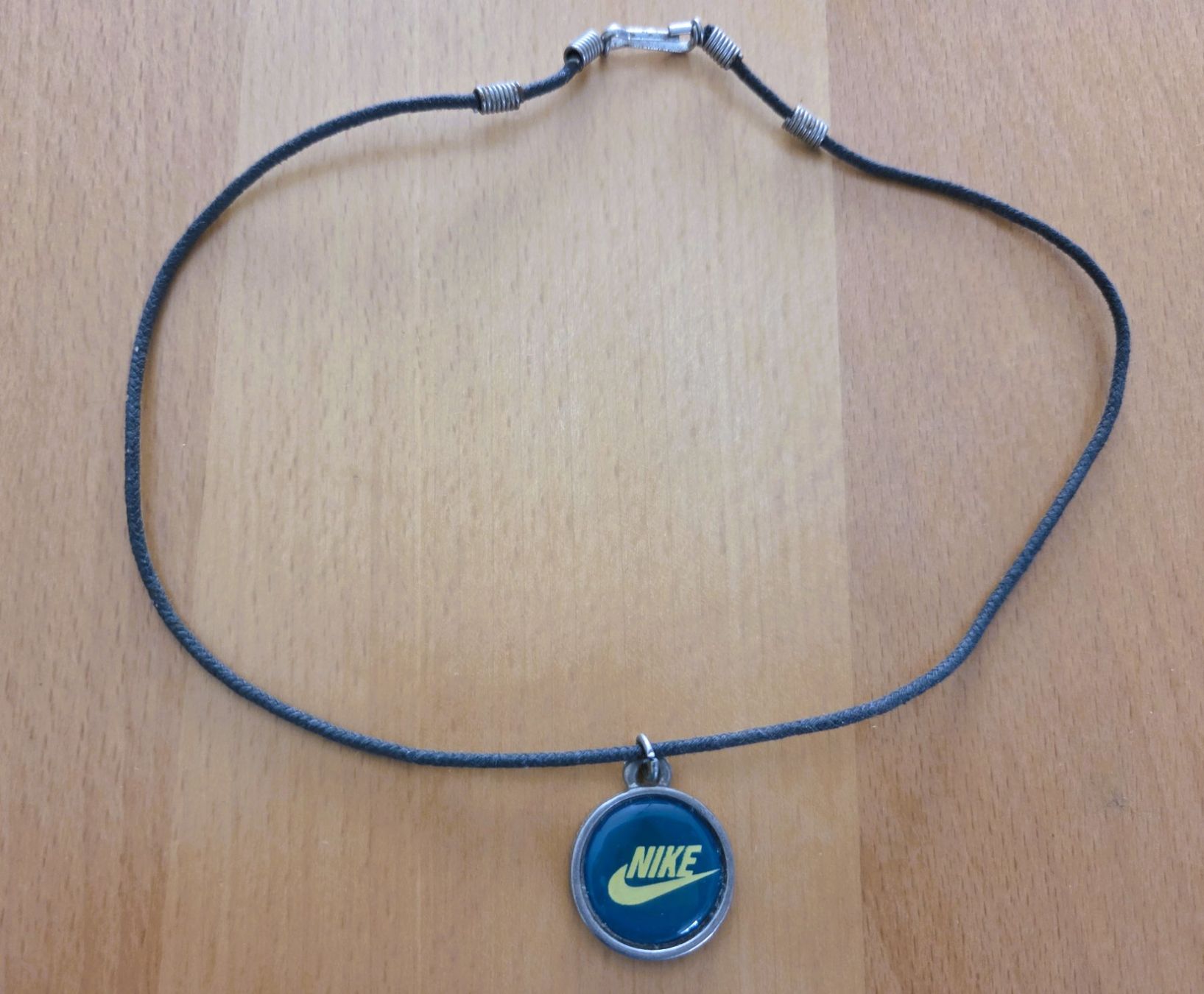 Ciondoli: NIKE SCHMUCK - HALSKETTE ANHÄNGER – Usato da Brüttisellen venduto da Nighttrain