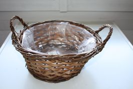 Rustikaler Weidenkorb, Blumentopf, Osternest