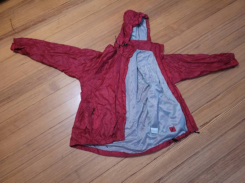 Sherpa Jacken: Sherpa Regenjacke Grösse M – Gebraucht aus Liebefeld von S.Chiara 1