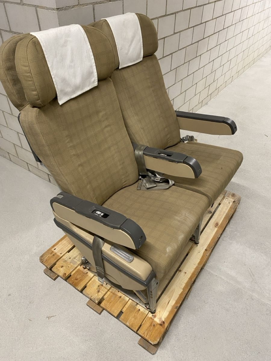 Autres accessoires p. véhicule: Flugzeug-Doppelsitz – D'occasion à Freienbach par LlIiNnUuSs 1