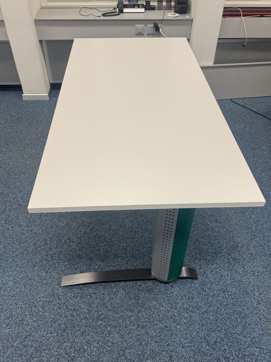 Scrivanie: Bürotisch Höhenverstellbarer – Usato da Rapperswil SG venduto da Nida.h