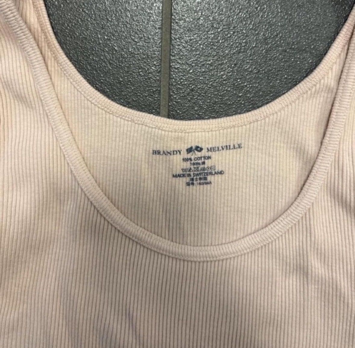 Brandy Melville Top: Brandy Melville Ribbed Top – Usato da Rümlang venduto da svent 2
