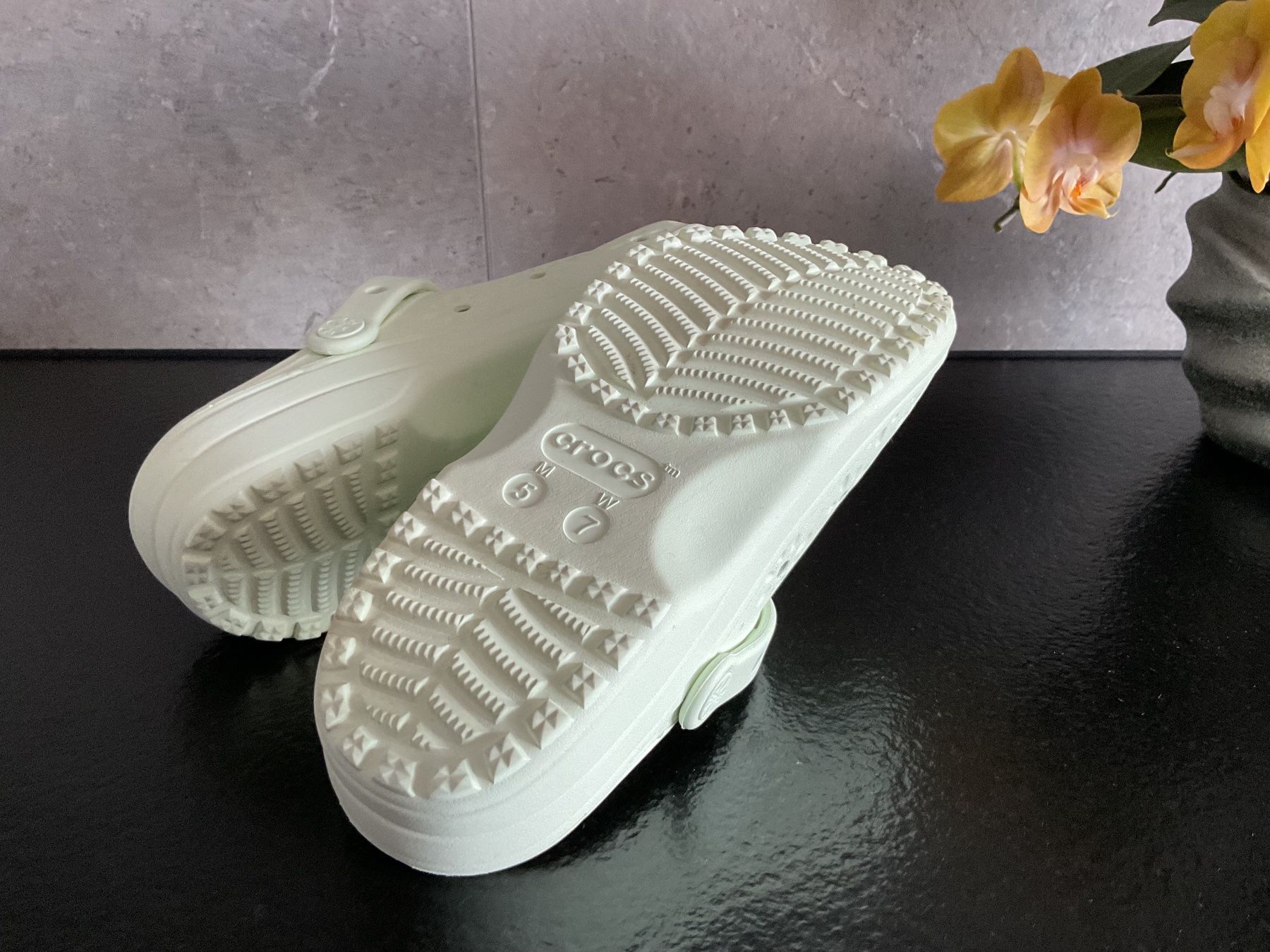 Crocs Herrenschuhe: Crocs – Neu (gemäss Beschreibung) aus Neuchâtel von sta_7qfy 2