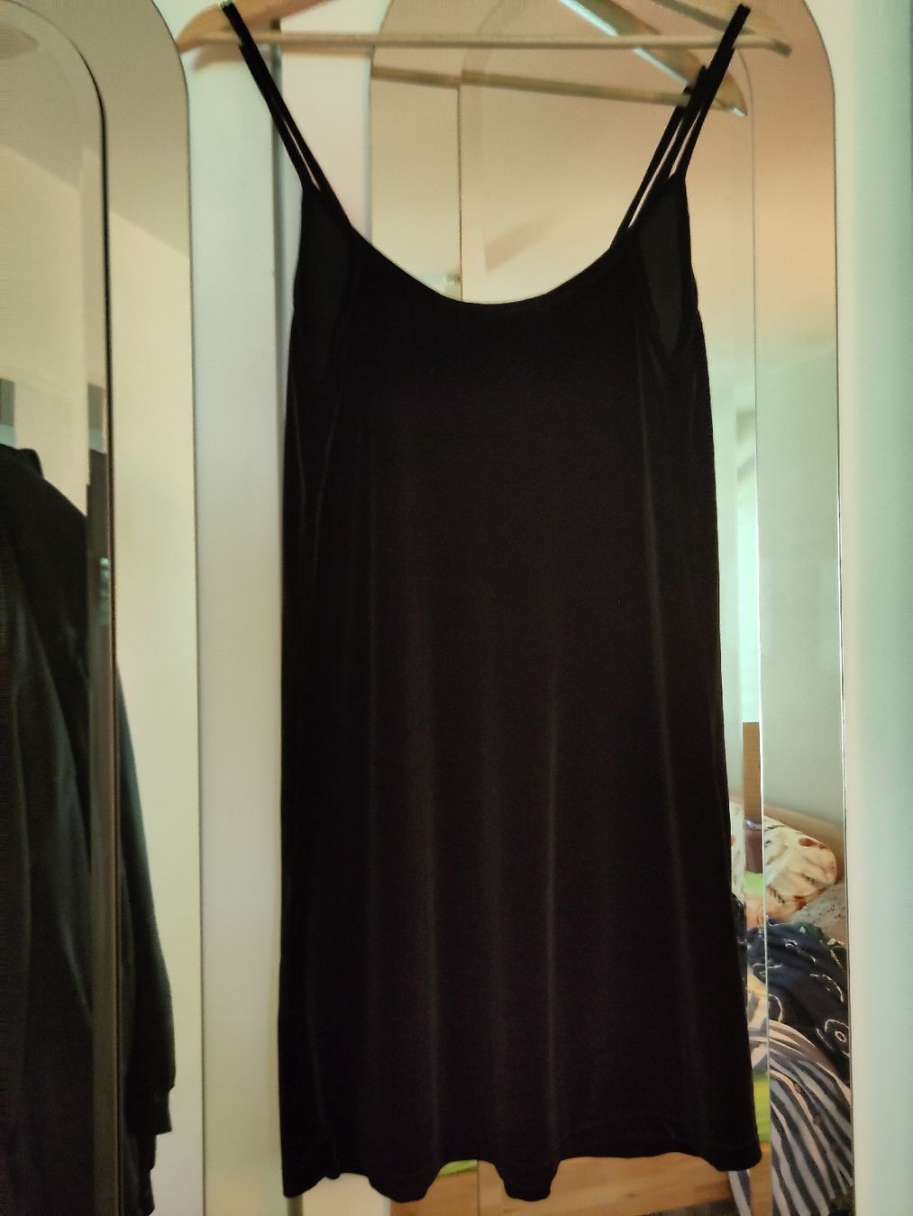 Brandy Melville Vestiti: Schwarzes Samtkleid von Brandy Melville, onesize – Usato da Dübendorf venduto da Cocochala8 2